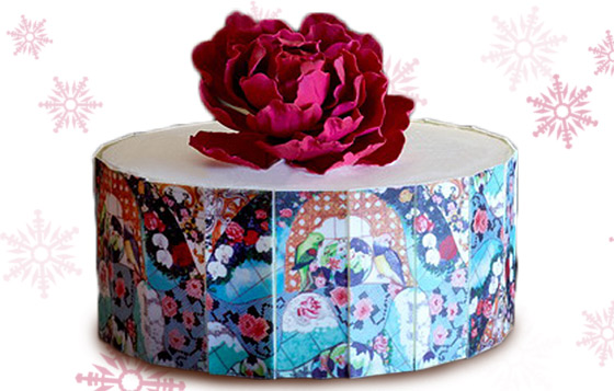 The Empress $1,800/kg(由多層士多啤梨、香蕉和朱古力慕絲組成。) The Empress $1,800/kg(由多層士多啤梨、香蕉和朱古力慕絲組成。)