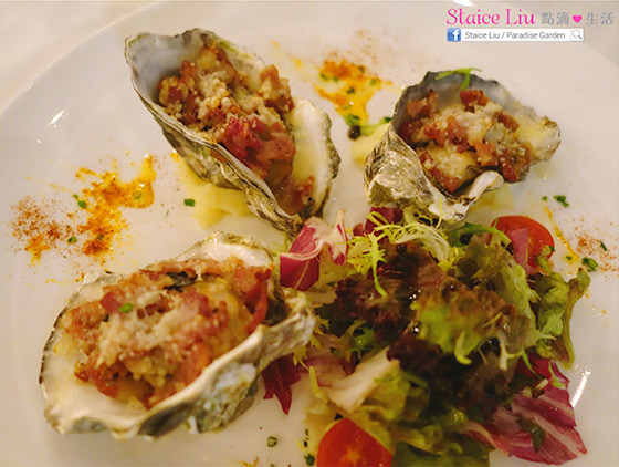 Bakled New Zealand Oyster with Onion and Bacon Bakled New Zealand Oyster with Onion and Bacon