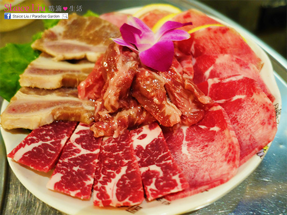 烤什錦牛肉 (LA牛排骨、特級雪花牛肉、牛脷、牛肋骨肉)$398 / 450G 烤什錦牛肉 (LA牛排骨、特級雪花牛肉、牛脷、牛肋骨肉)$398 / 450G