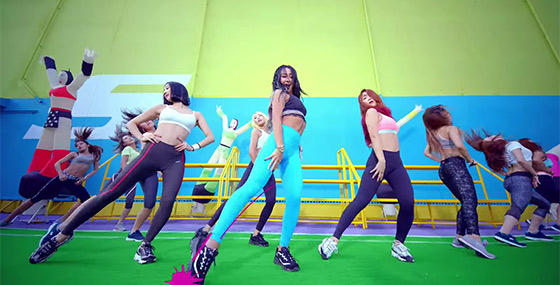 趁韓潮：SISTAR性感波鞋look