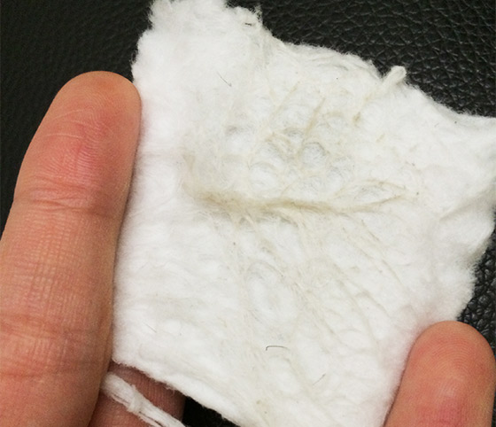 哇！抹完後化妝棉黑黑黃黃的，我的臉……有那麼髒嗎T_T？（淚）