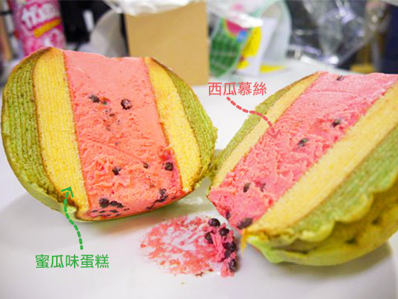 裏面是西瓜慕絲，外面是蜜瓜味蛋糕！雙重滋味！！