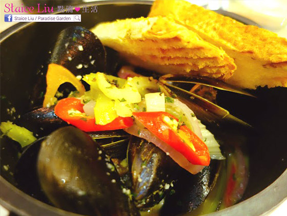 N2 Mussels in Garlic White Wine Sauce 蒜茸白酒煮藍青口 $168 N2 Mussels in Garlic White Wine Sauce 蒜茸白酒煮藍青口 $168