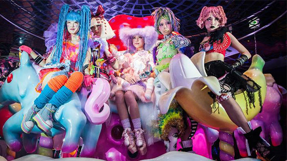 在怪物的肚子裏還有5位原宿風格的Monster girl歡迎各位。 在怪物的肚子裏還有5位原宿風格的Monster girl歡迎各位。