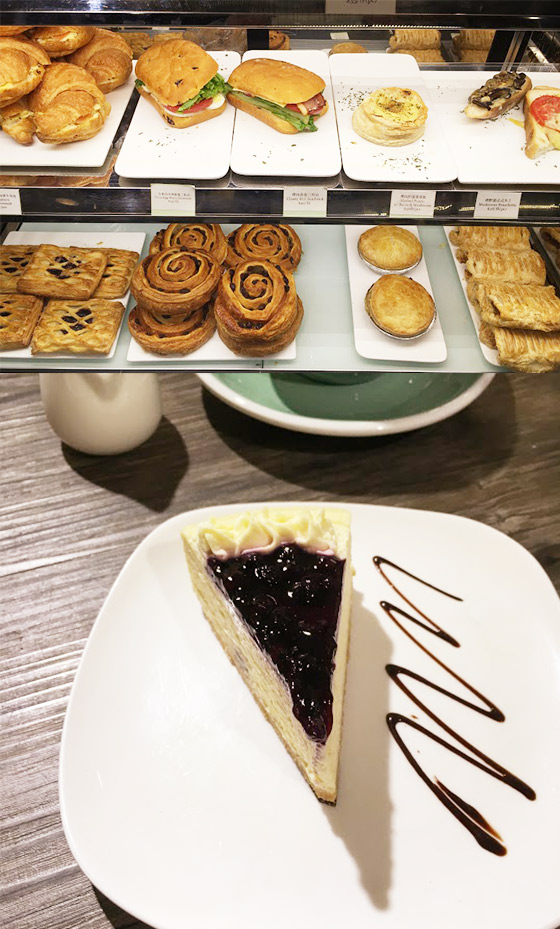 Coffeeholic：滿溢花香的Café
