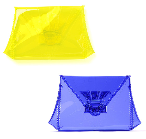 Vinyl Chloride Laptop Clutch Bag 35,000日圓(約港幣$2,218) Vinyl Chloride Laptop Clutch Bag 35,000日圓(約港幣$2,218)