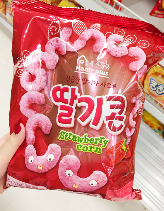 士多啤梨味甜甜條　約$10