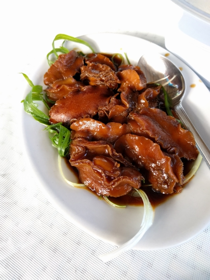 順帶一提,宿霧是一個海島,海產也非常豐富。Miss T每天都有飽魚做午餐呢! 順帶一提,宿霧是一個海島,海產也非常豐富。Miss T每天都有飽魚做午餐呢!
