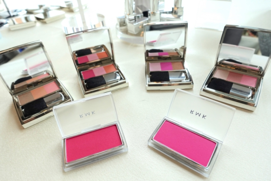 上:RMK Color Performance Cheeks 柔亮三色胭脂組 HK$390 上:RMK Color Performance Cheeks 柔亮三色胭脂組 HK$390