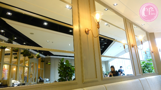 Dazzling Café Garden
