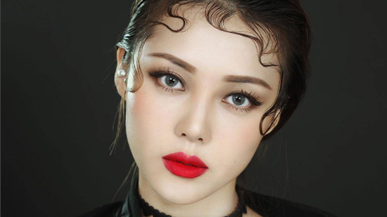 PONY也喜愛的shu uemura粉霧保濕唇膏